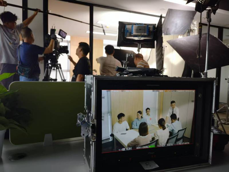 合作市TVC拍摄公司：科技产品视觉化大师，诠释未来感与功能美学